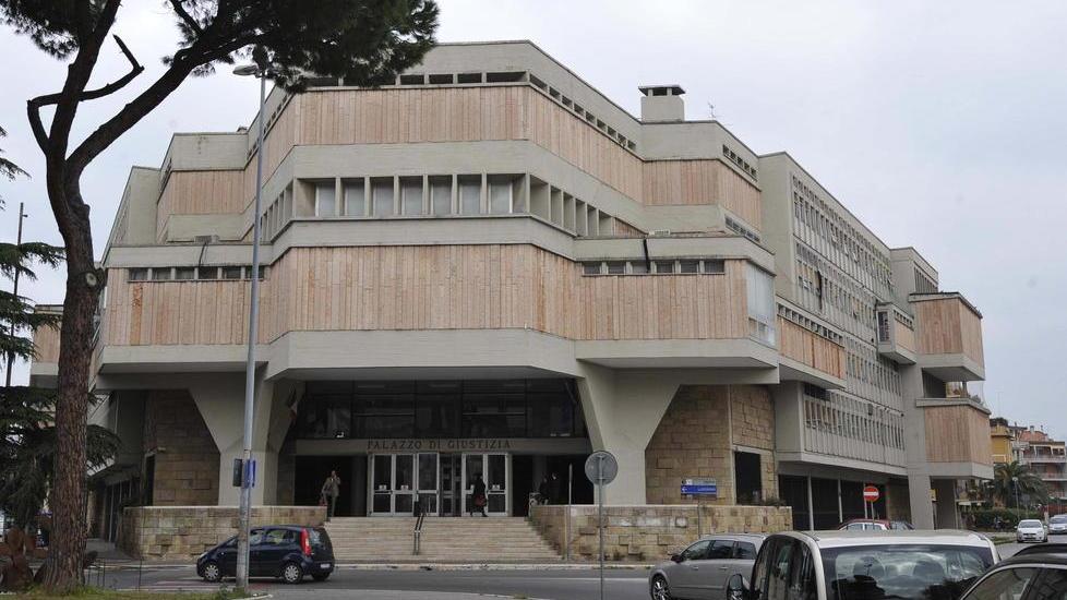 Divieto di avvicinamento per l’amica del carabiniere