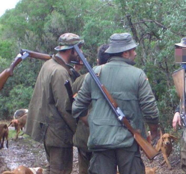 Colpo di pistola al compagno di caccia