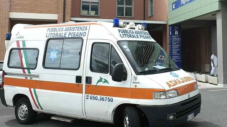 Cerca i funghi e cade di sotto All’ospedale una donna