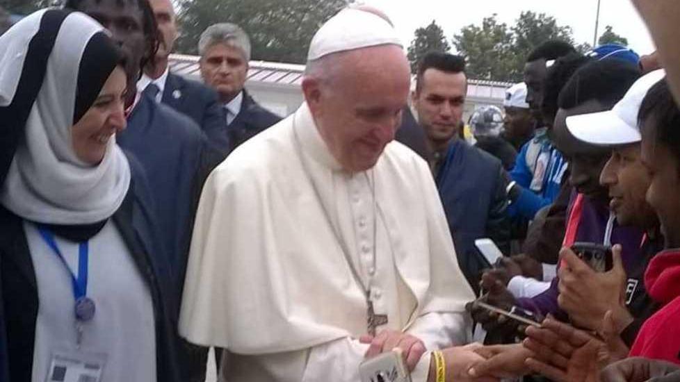 Profughi e studenti insieme per incontrare il Papa
