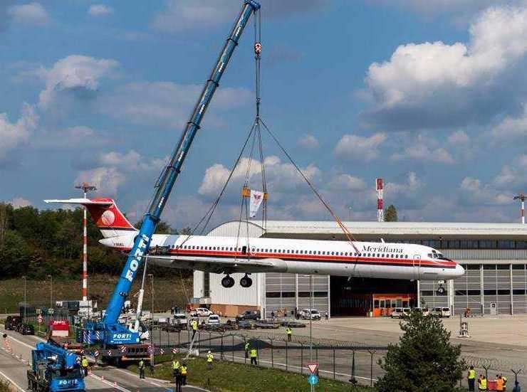 Olbia, va al museo il primo Md80 di Meridiana 