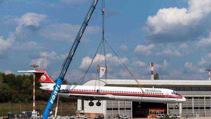 Olbia, va al museo il primo Md80 di Meridiana