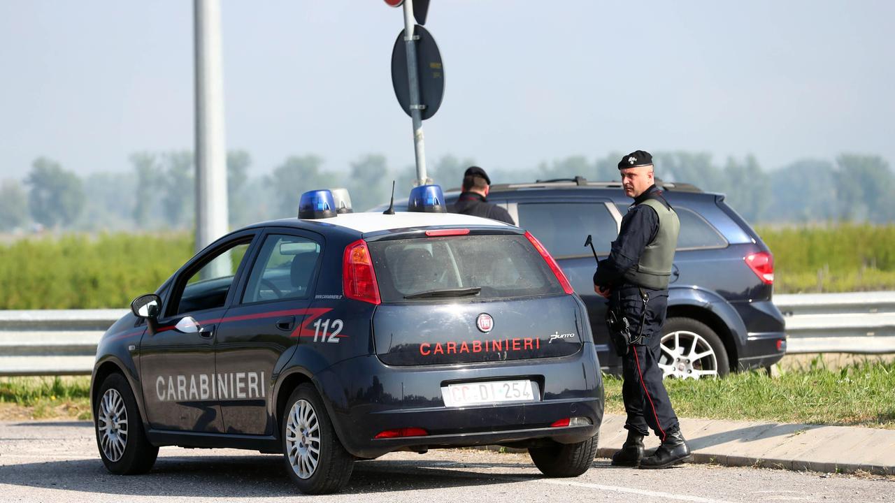 Castelfranco, caccia al rapinatore e blitz nella scuola