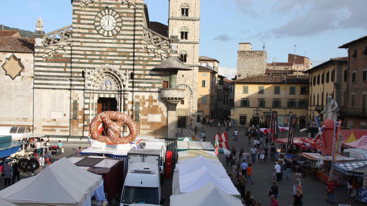 Una passata edizione del Mercato europeo in piazza Duomo