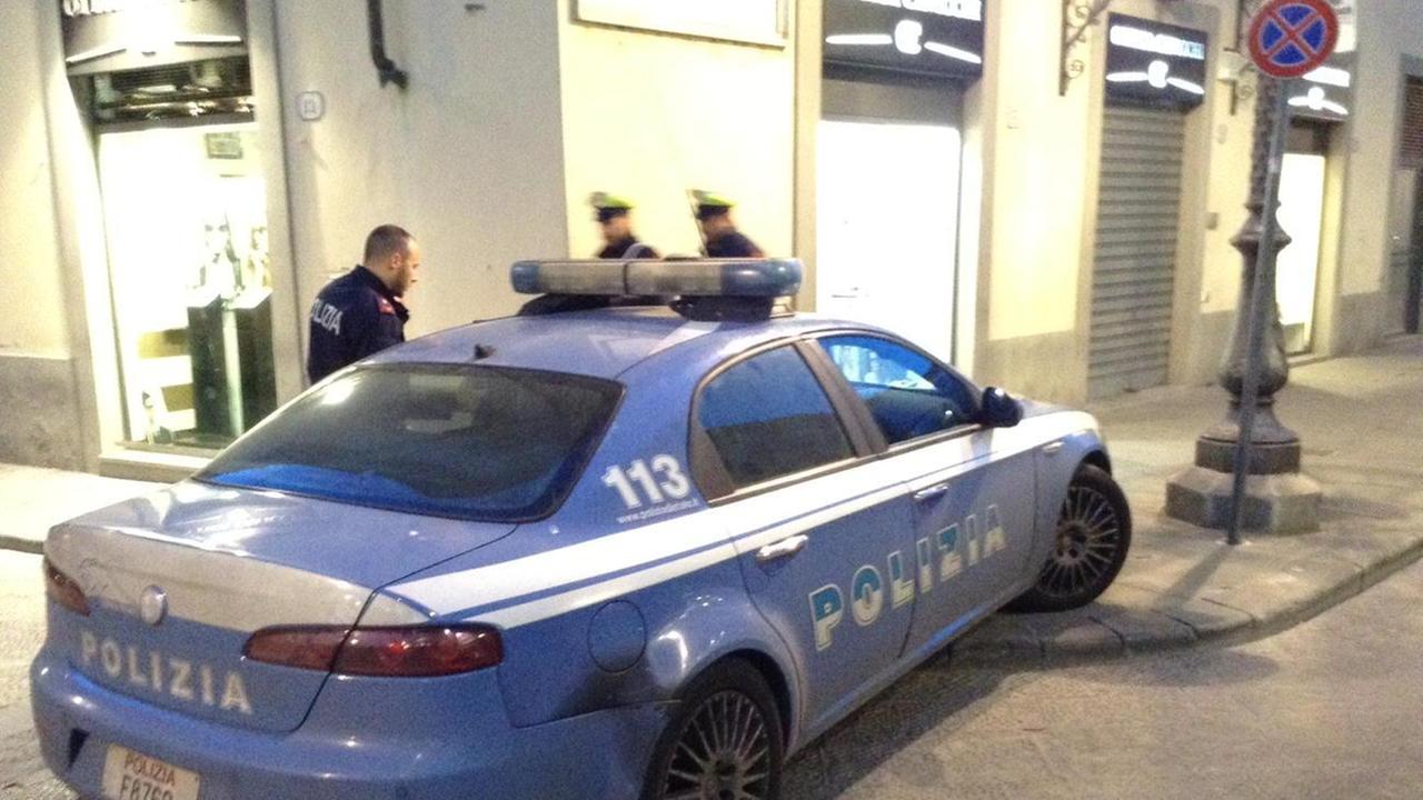 Controlli della polizia in via Magnolfi (foto d'archivio)