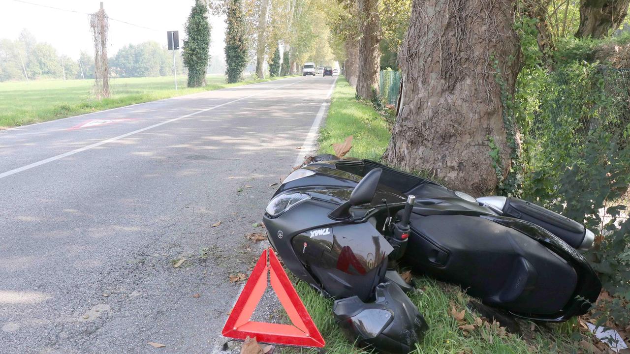 Lo scooter fuori strada (foto Vecchiatini)
