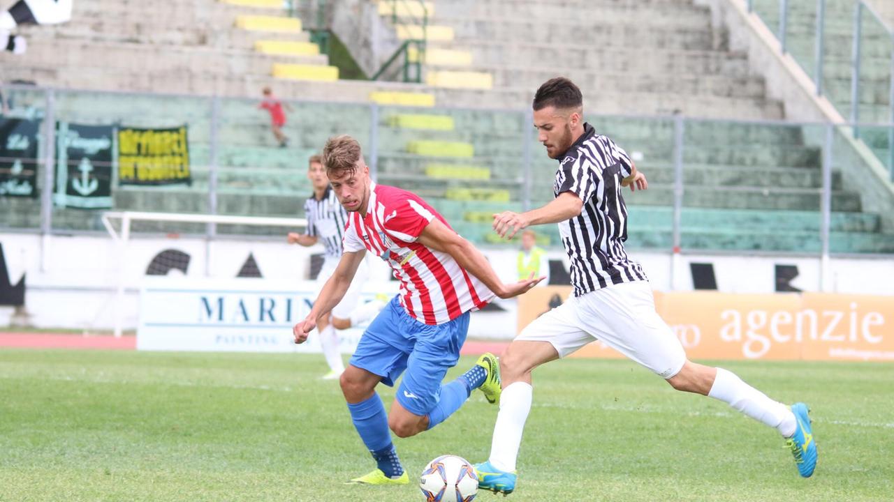 Elia Galligani, autore della rete dell'1-1 del Viareggio (foto d'archivio)