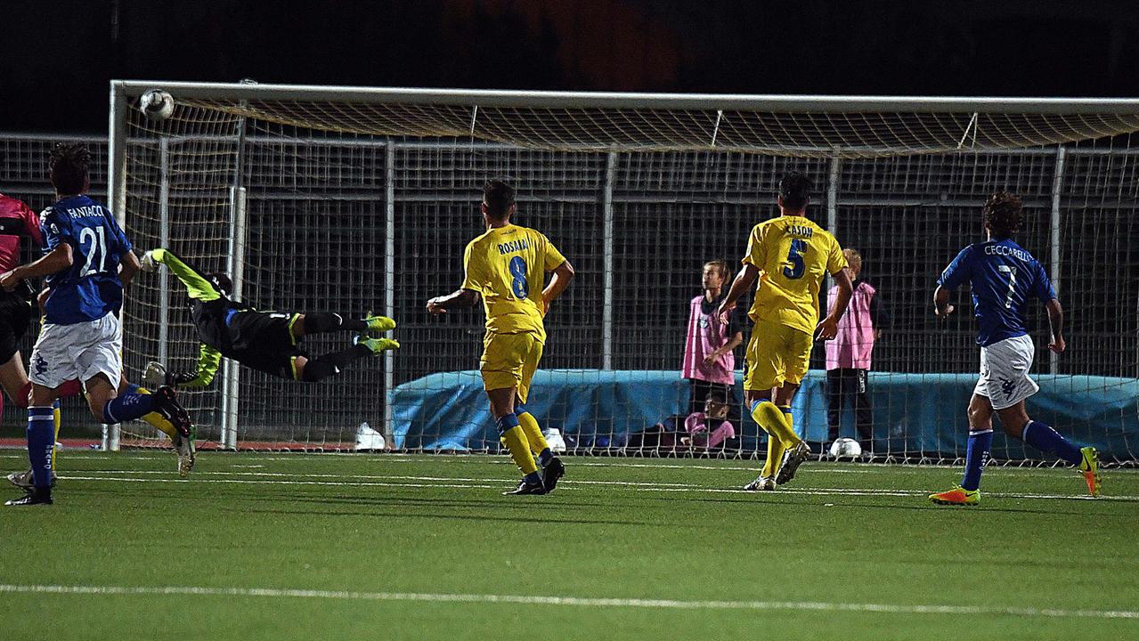 Il gol di Ceccarelli all'11 del primo tempo (foto Silvi)