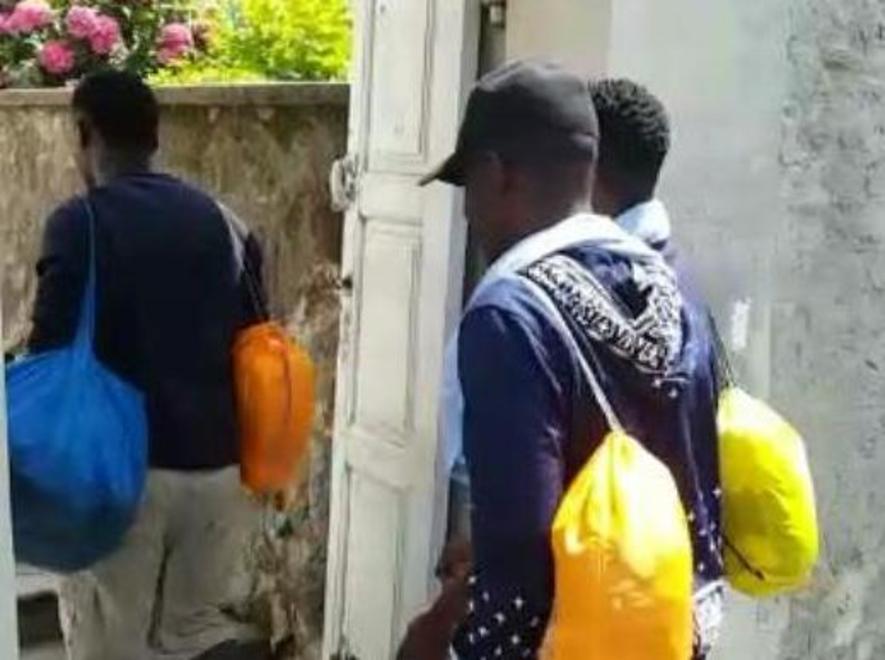 I migranti non sono più ospiti nelle ex scuole di Villa Argine