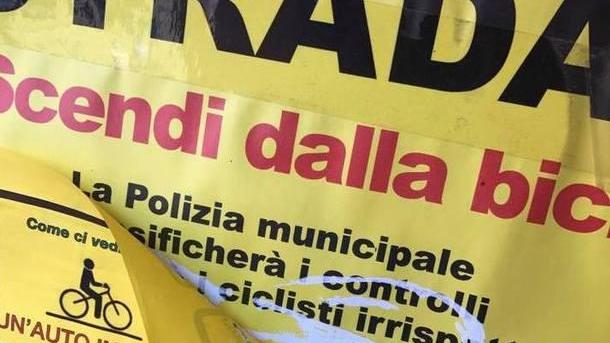 Nuova guerra per le bici sotto i portici