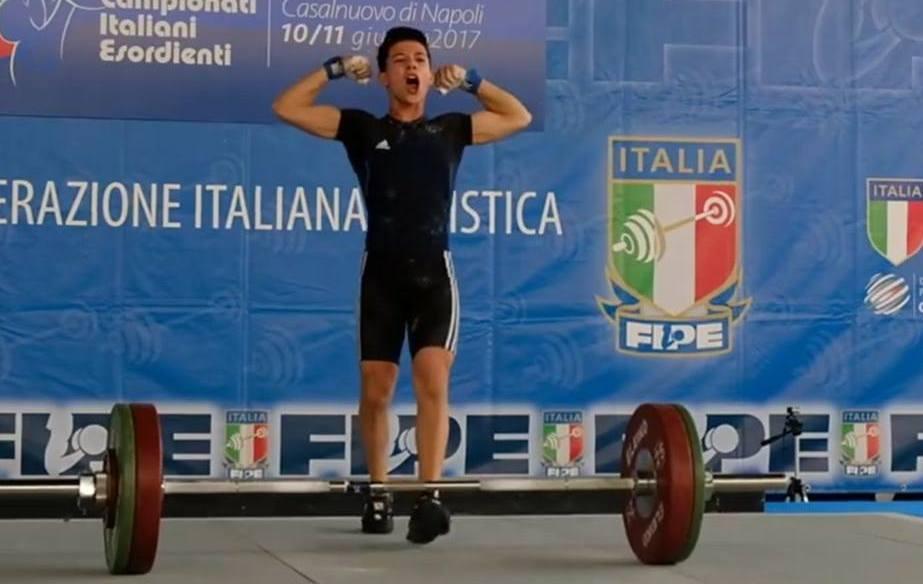 Sergio Massidda solleva un argento 