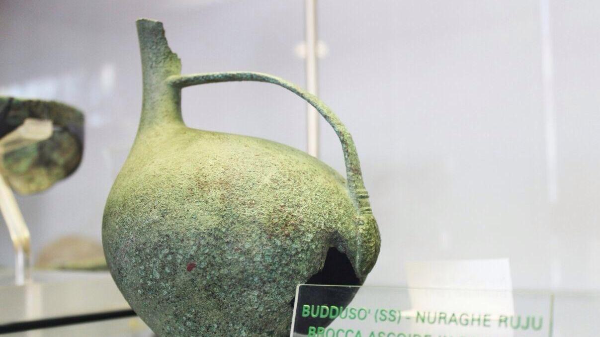 A Buddusò torna in mostra una rara brocca nuragica