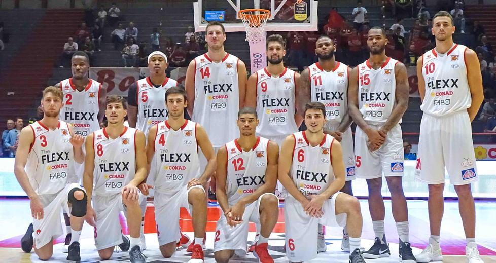 La formazione della The Flexx al completo prima dell'amichevole con Siena