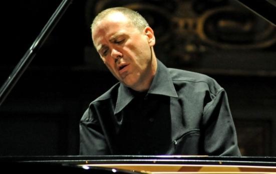 Concertistica, il sipario di Modena si alza con la bacchetta di Lonquich 