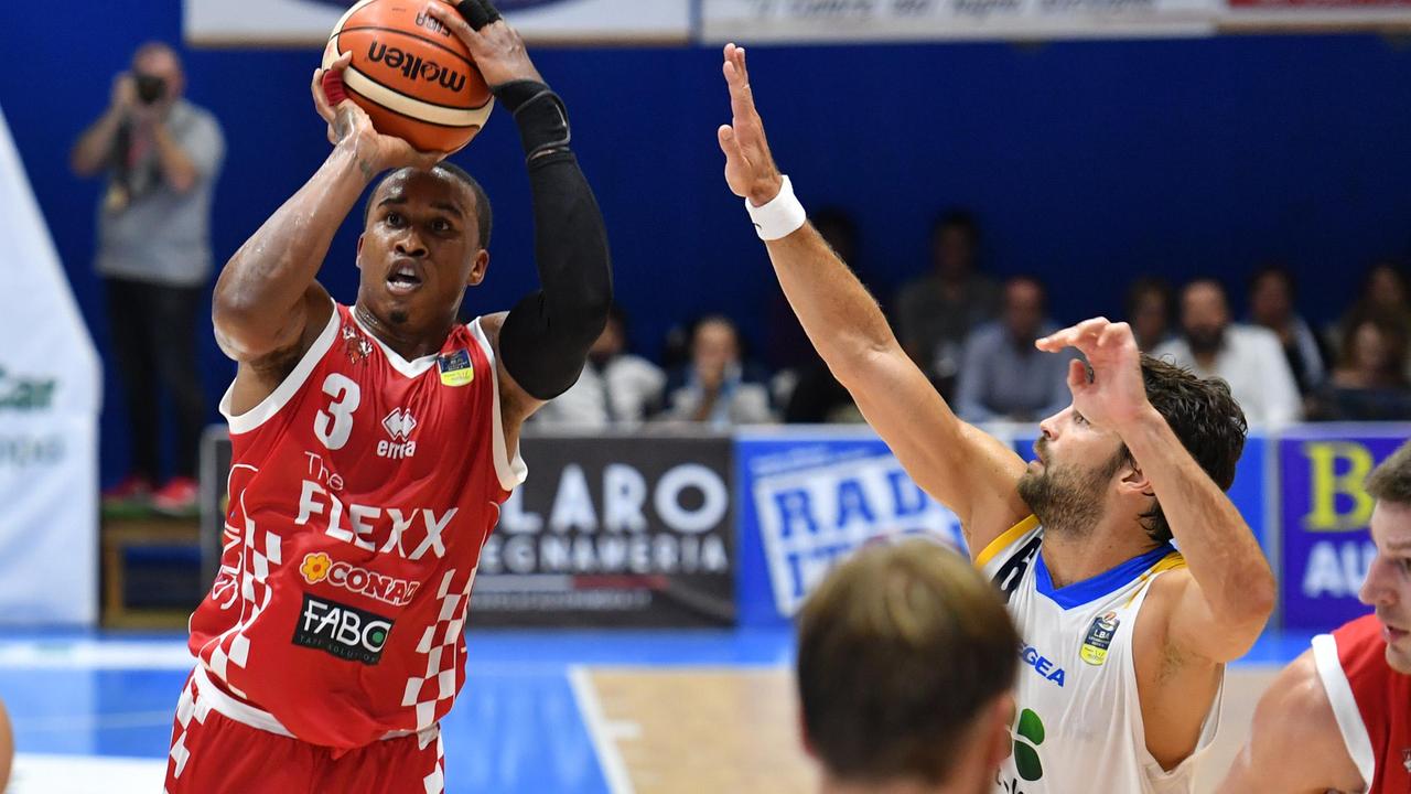 Tyrus McGee al tiro (foto Sestini)