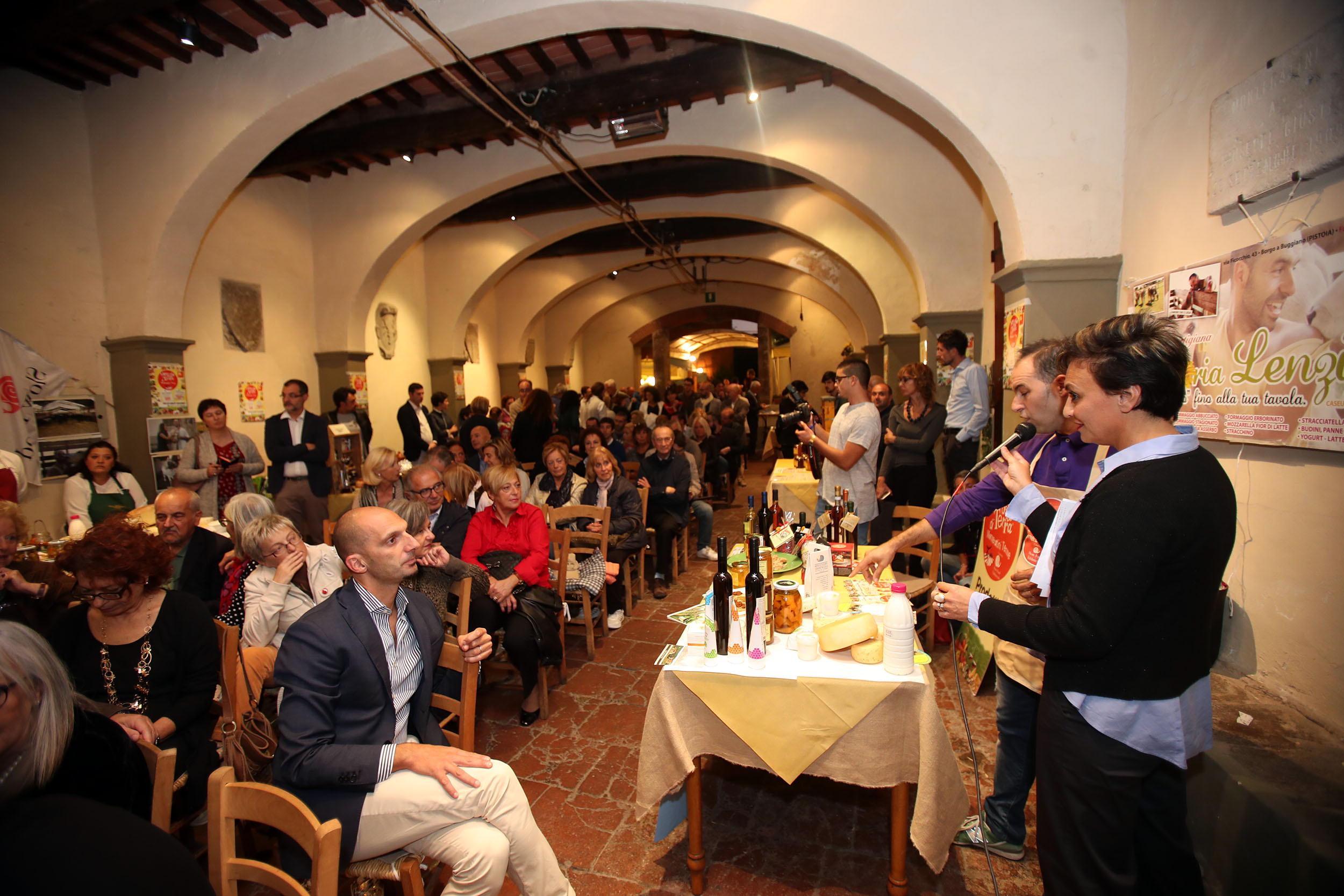 La sala delle Maschere al Parlascio gremita per l'ultima tappa della nostra iniziativa (Foto Nucci)