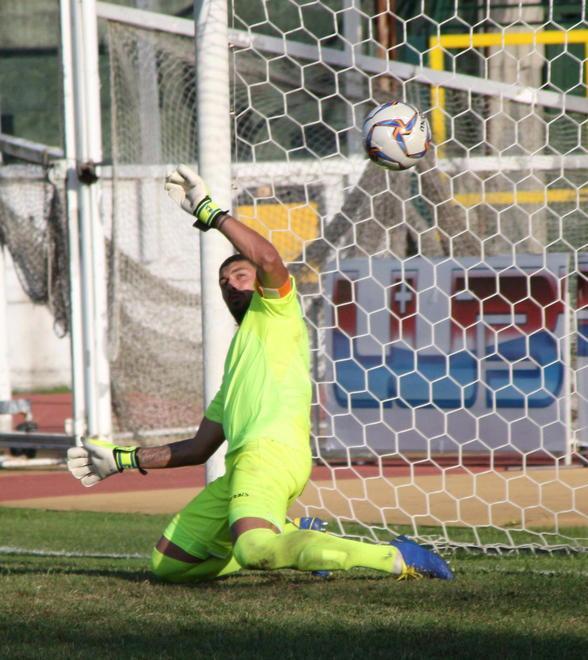 Undici metri di felicità Il Viareggio passa ai rigori 