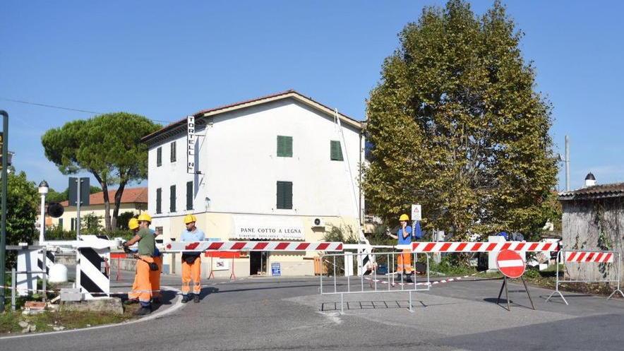 Via di Tiglio, anche oggi sbarre giù