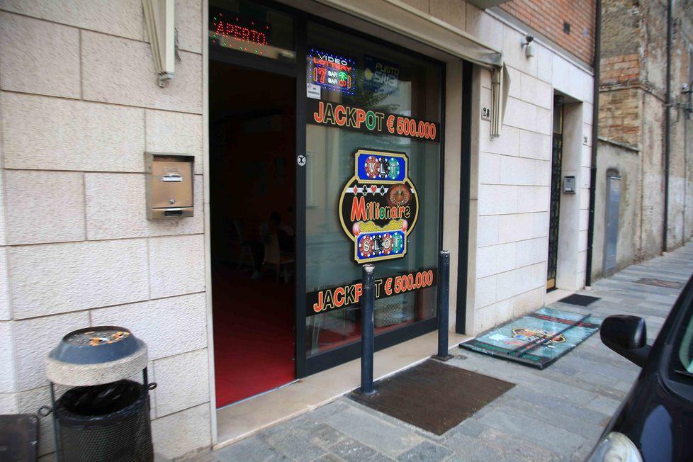 Spaccata alla sala giochi di Montecchio 