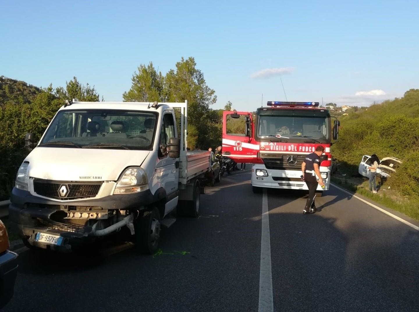 Carambola sulla Sassari-Ittiri: tre feriti 
