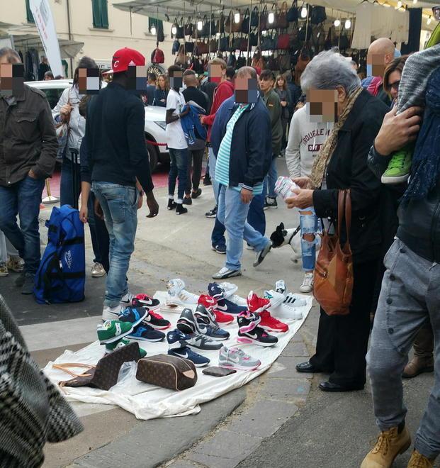 Venditori abusivi durante Empolissima 2016