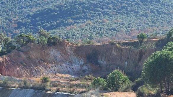 Gessi rossi, porte sbarrate nelle due cave