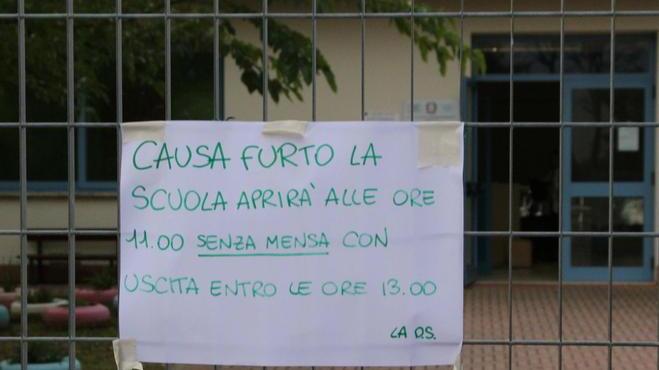 Ladri a scuola, bimbi rimandati a casa