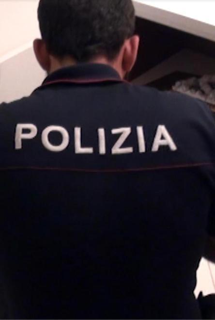 Cosche, poliziotta nei guai 