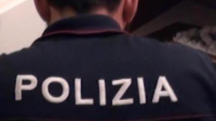 Cosche, poliziotta nei guai