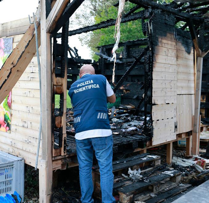 Chiosco incendiato: c’è una pista 