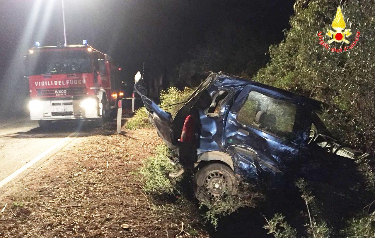 L'auto uscita di strada a Cannigione