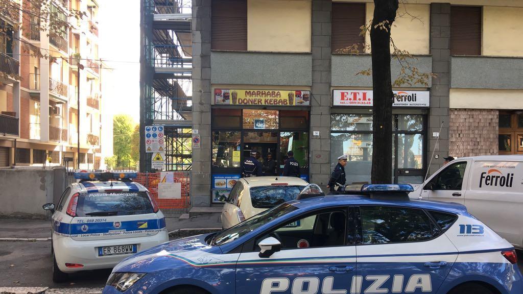 Viale Gramsci a Modena, il questore chiude il kebab