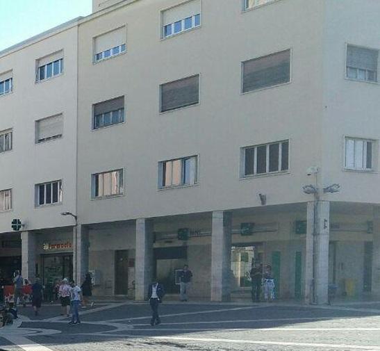 L'istituto di credito in piazza Roma