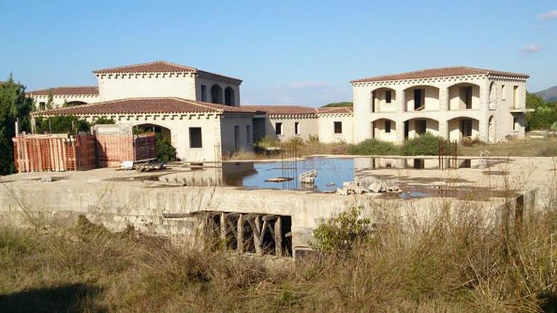 Il mega resort di Badesi venduto online a 9 milioni di euro 