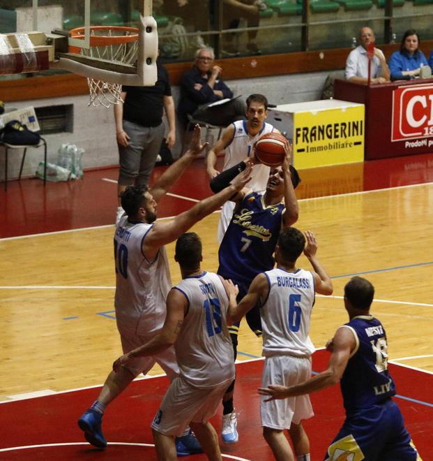 Vincere con i lavori in corso Libertas in trasferta a Varese 