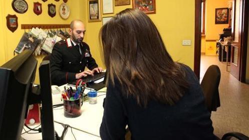 Violenta e minaccia di morte l’ex moglie che lo ha lasciato 