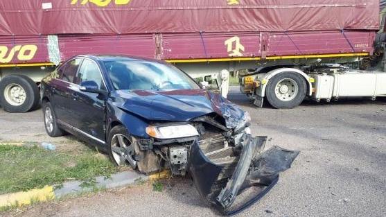 Sconto auto-camion, ferite 2 donne