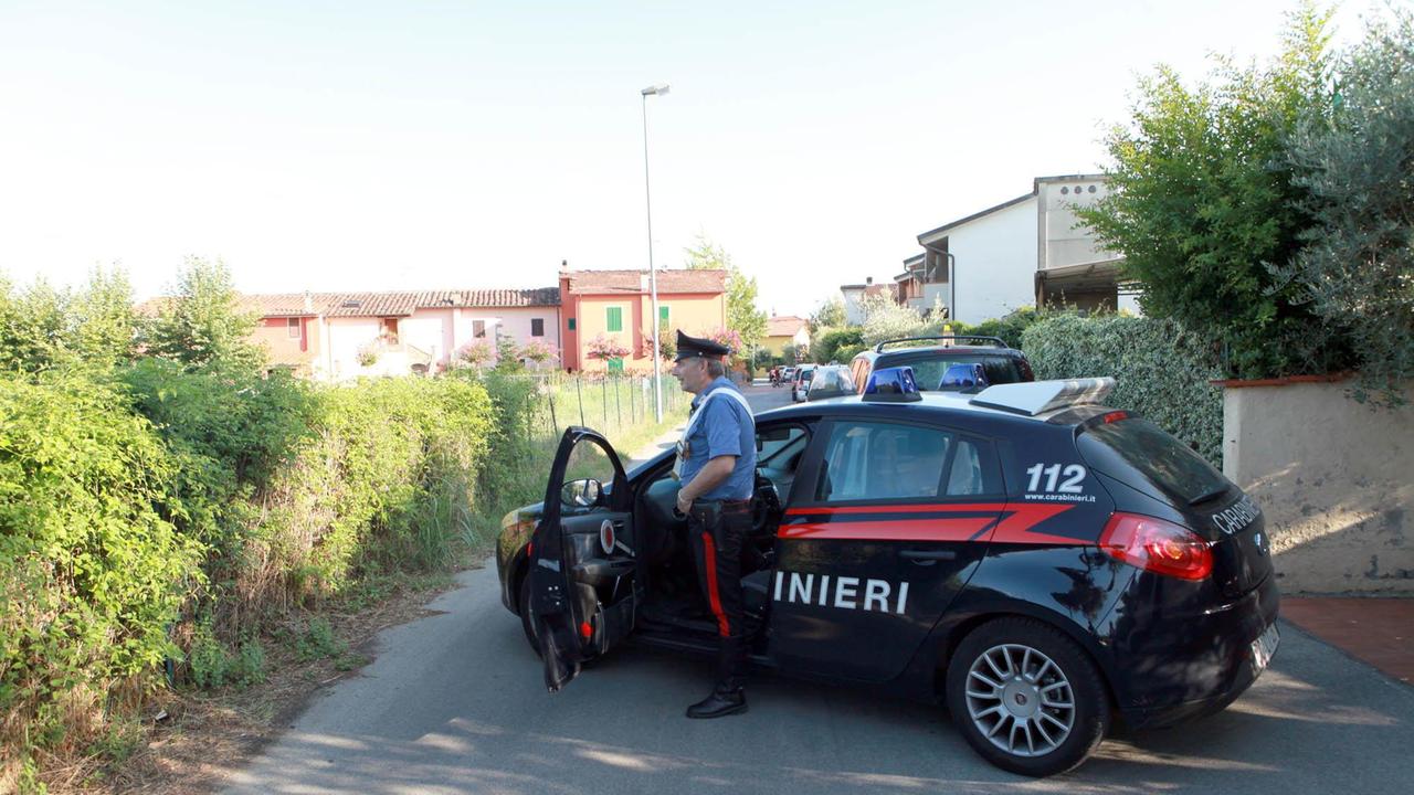Un servizio dei carabinieri nei pressi di Massa e Cozzile (foto d'archivio)