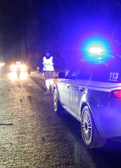 Modena, provoca incidente e fugge perché senza assicurazione 
