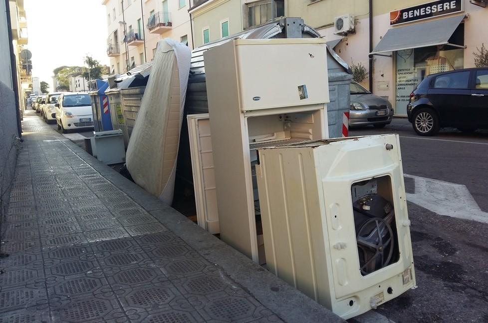 Discarica a due passi dal centro di Cecina 