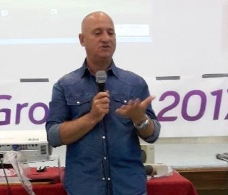 Gli studenti incantati dall’agente di Falcone