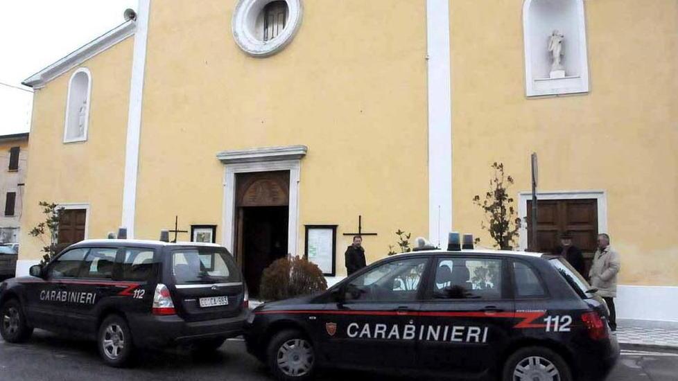 Furto in parrocchia: caccia ai ladri