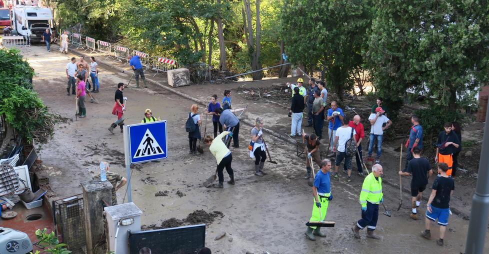 I residenti di Salviano: «C’è ancora il rischio che il fiume esondi» 