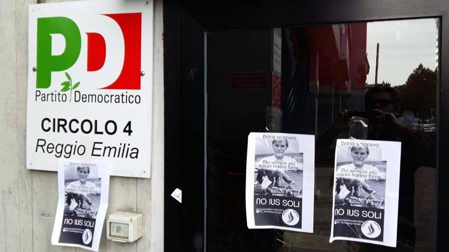 Cartelli contro lo Ius nella sede Pd