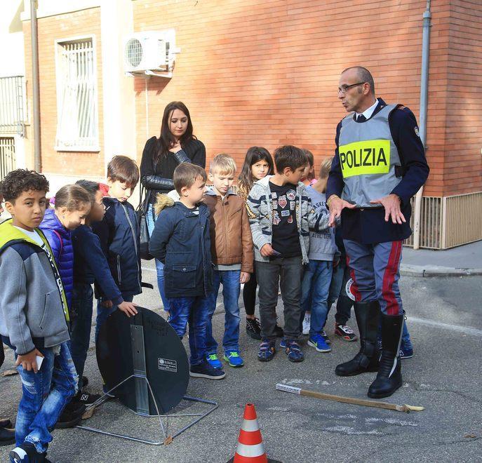 Polstrada, 300 bambini a scuola di sicurezza 