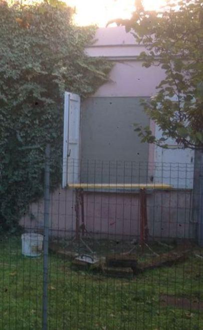 Fabbrico, i ladri forzano la finestra ma la trovano murata 