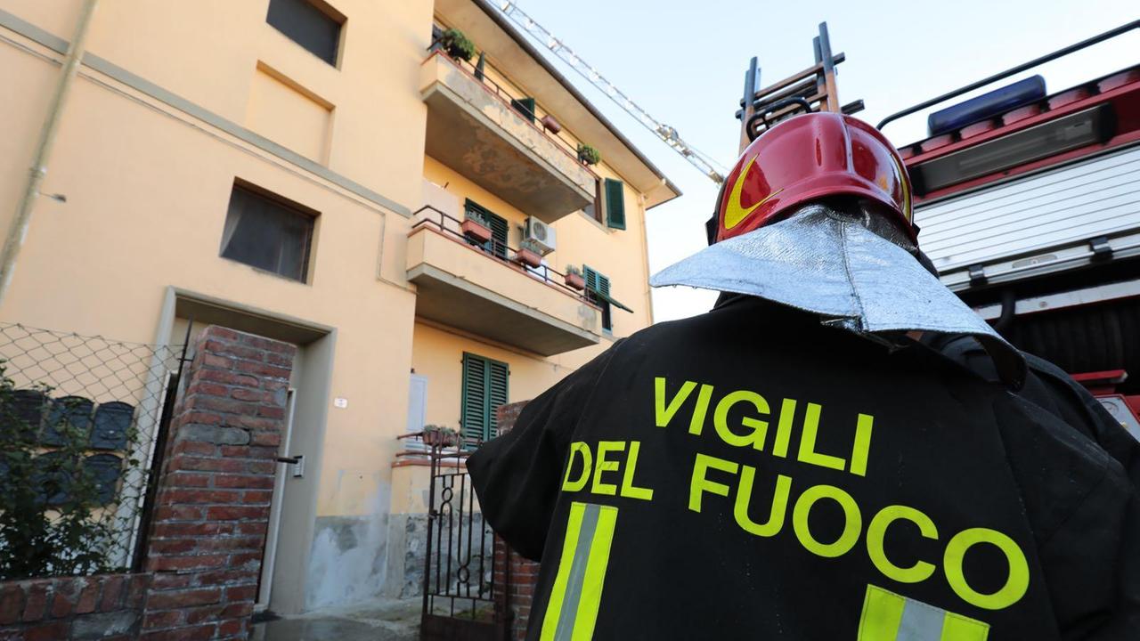 L'intervento dei vigili del fuoco a Montaione (Foto Agenzia Carlo Sestini)