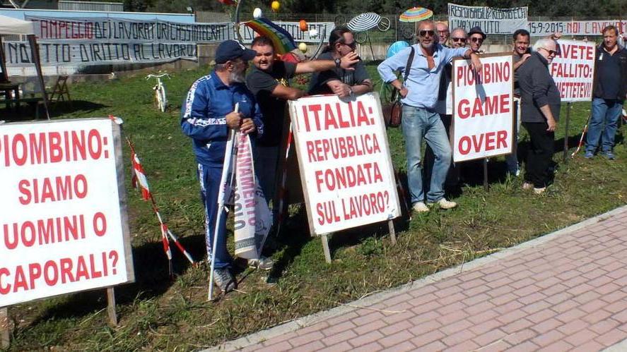 Il presidio del Camping Cig (foto Paolo Barlettani)