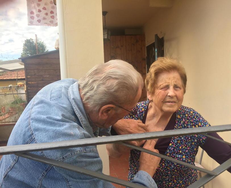 «Mi hanno presa al collo, erano ragazzi col cappuccio» 