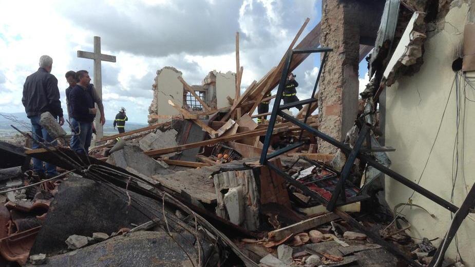 La chiesa dopo l'esplosione di inizio maggio (foto Franco Silvi)